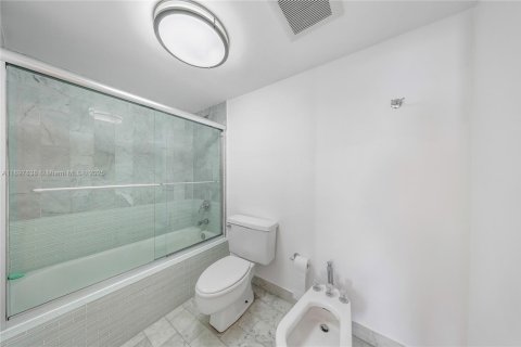 Copropriété à louer à Miami, Floride: 2 chambres, 133.78 m2 № 2014546 - photo 16