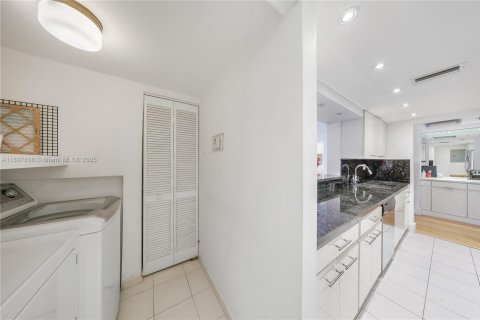 Copropriété à louer à Miami, Floride: 2 chambres, 133.78 m2 № 2014546 - photo 6