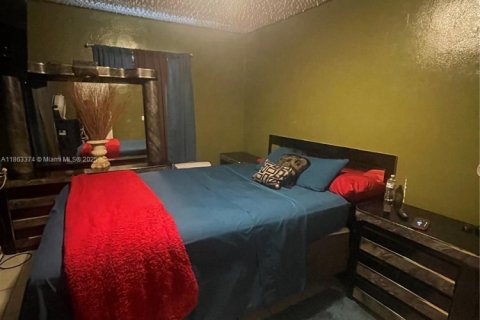 Снять в аренду коммерческую недвижимость в Майами-Гарденс, Флорида 1 спальня, № 1889778 - фото 2