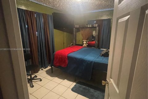 Снять в аренду коммерческую недвижимость в Майами-Гарденс, Флорида 1 спальня, № 1889778 - фото 1