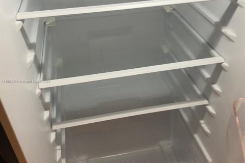 Снять в аренду коммерческую недвижимость в Майами-Гарденс, Флорида 1 спальня, № 1889778 - фото 8