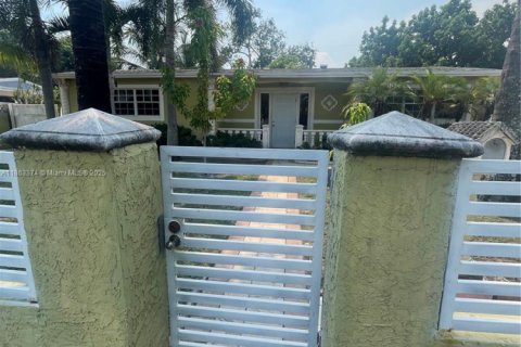 Снять в аренду коммерческую недвижимость в Майами-Гарденс, Флорида 1 спальня, № 1889778 - фото 5