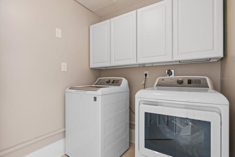 Condo in Orlando, Florida, 3 bedrooms  № 1904456 - photo 15