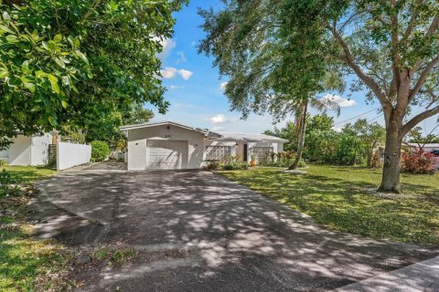 Casa en venta en Pompano Beach, Florida, 3 dormitorios, 135.36 m2 № 2175378 - foto 3