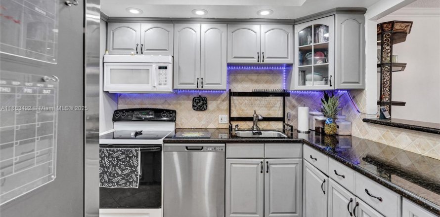 Condominio en Pompano Beach, Florida, 3 dormitorios № 1930699