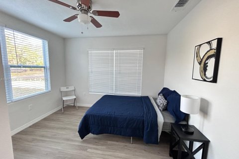 House in Saint Petersburg, Florida 4 bedrooms, 119.94 sq.m. № 1921390 - photo 18