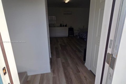 House in Saint Petersburg, Florida 4 bedrooms, 119.94 sq.m. № 1921390 - photo 16