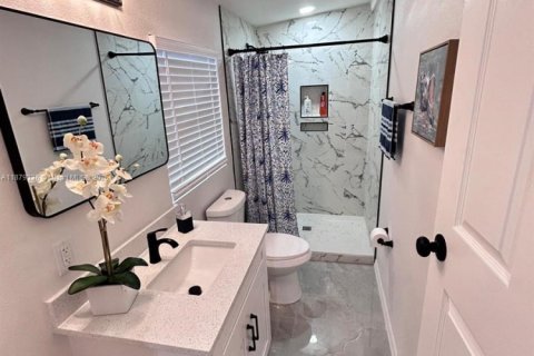 House in Saint Petersburg, Florida 4 bedrooms, 119.94 sq.m. № 1921390 - photo 26