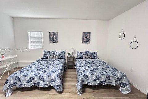 House in Saint Petersburg, Florida 4 bedrooms, 119.94 sq.m. № 1921390 - photo 24