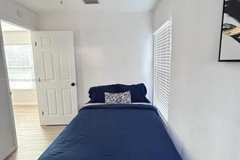 House in Saint Petersburg, Florida 4 bedrooms, 119.94 sq.m. № 1921390 - photo 20