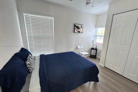 House in Saint Petersburg, Florida 4 bedrooms, 119.94 sq.m. № 1921390 - photo 17