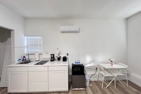 House in Saint Petersburg, Florida 4 bedrooms, 119.94 sq.m. № 1921390 - photo 30