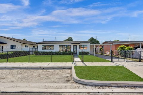 Casa en venta en Hialeah, Florida, 3 dormitorios, 92.9 m2 № 1955264 - foto 6