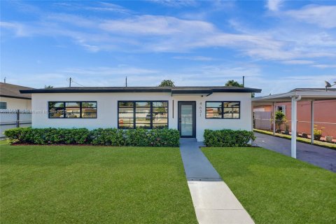 Casa en venta en Hialeah, Florida, 3 dormitorios, 92.9 m2 № 1955264 - foto 1