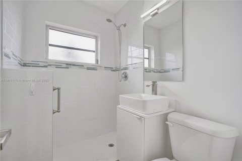 Casa en venta en Hialeah, Florida, 3 dormitorios, 92.9 m2 № 1955264 - foto 27