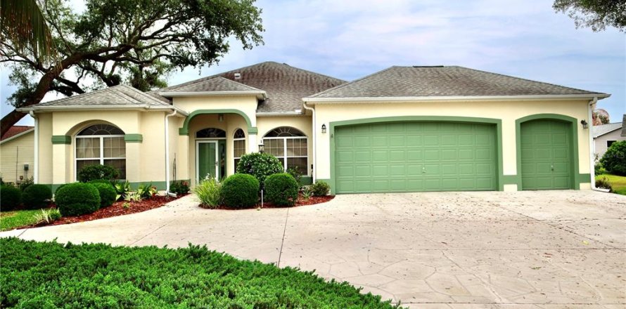 Villa ou maison à Lady Lake, Floride 3 chambres, 214.79 m2 № 2111152