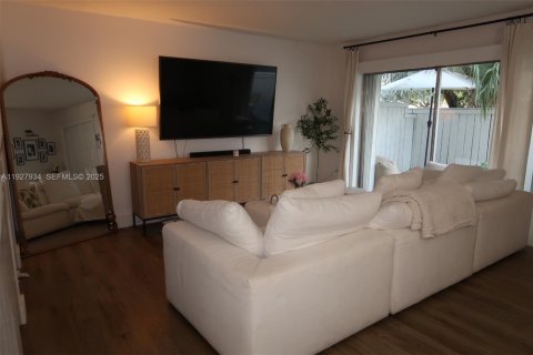 Townhouse in Miami, Florida 2 bedrooms, 92.9 sq.m. № 1988157 - photo 5