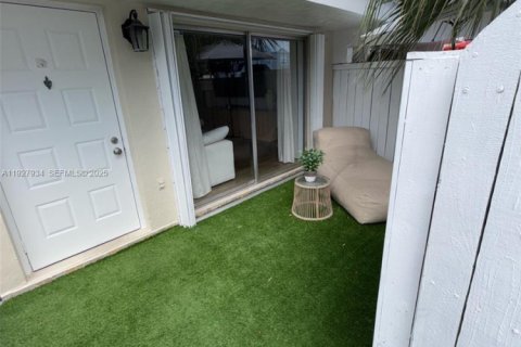 Townhouse in Miami, Florida 2 bedrooms, 92.9 sq.m. № 1988157 - photo 16