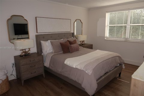 Townhouse in Miami, Florida 2 bedrooms, 92.9 sq.m. № 1988157 - photo 23