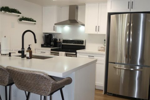 Townhouse in Miami, Florida 2 bedrooms, 92.9 sq.m. № 1988157 - photo 13