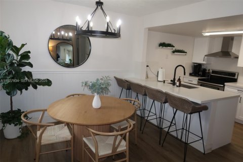 Townhouse in Miami, Florida 2 bedrooms, 92.9 sq.m. № 1988157 - photo 3