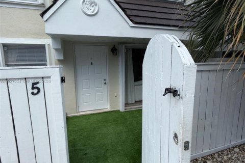 Townhouse in Miami, Florida 2 bedrooms, 92.9 sq.m. № 1988157 - photo 19