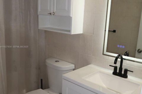 Townhouse in Miami, Florida 2 bedrooms, 92.9 sq.m. № 1988157 - photo 30