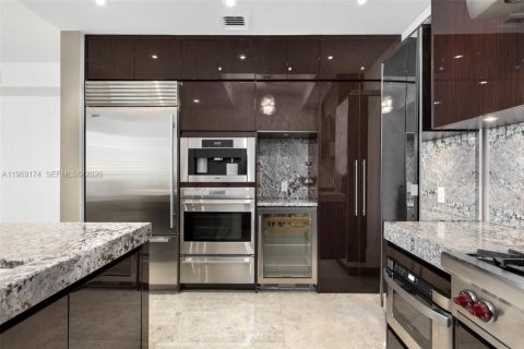 Снять в аренду кондоминиум в Бэл-Харбор, Флорида 2 спальни, 156.54м2, № 2030018 - фото 9