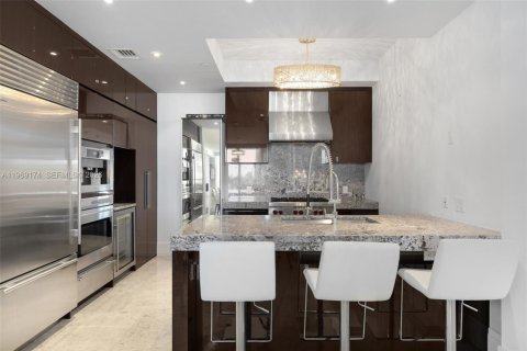 Снять в аренду кондоминиум в Бэл-Харбор, Флорида 2 спальни, 156.54м2, № 2030018 - фото 8