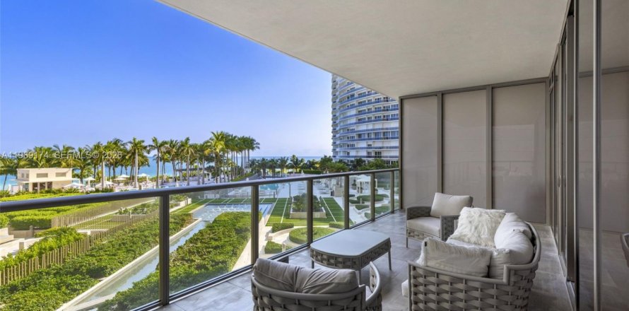 Кондоминиум с 2 спальнями в Бэл-Харбор, Флорида № 2030018