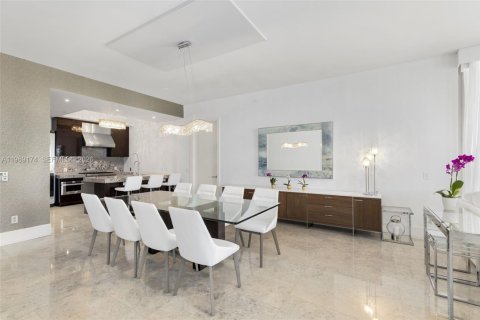 Снять в аренду кондоминиум в Бэл-Харбор, Флорида 2 спальни, 156.54м2, № 2030018 - фото 5