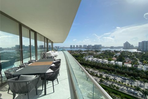 Condominio en alquiler en Sunny Isles Beach, Florida, 2 dormitorios, 103.31 m2 № 1585390 - foto 1
