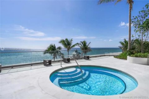Condominio en alquiler en Sunny Isles Beach, Florida, 2 dormitorios, 103.31 m2 № 1585390 - foto 19