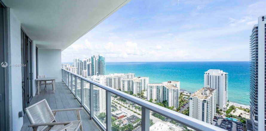 Condo in Hollywood, Florida, 2 bedrooms № 2054481