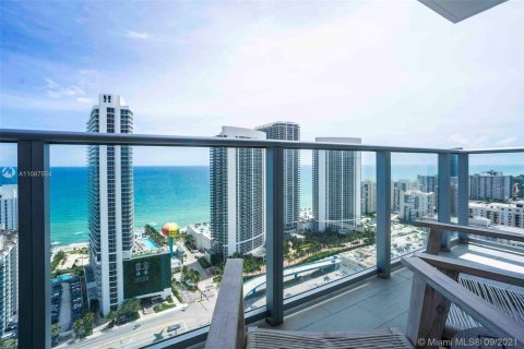 Condo in Hollywood, Florida, 2 bedrooms № 2054481 - photo 8
