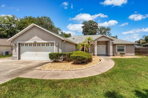 House in Clermont, Florida 3 bedrooms, 183.2 sq.m. № 2302314
