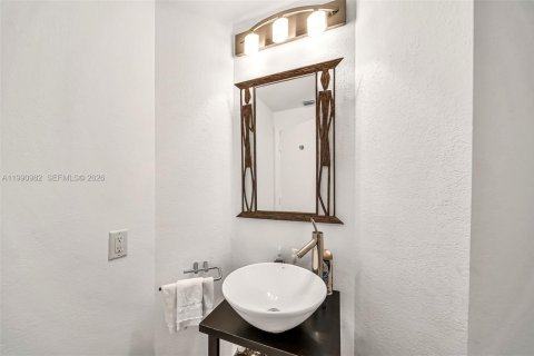 Condo in Aventura, Florida, 2 bedrooms № 2071667 - photo 22
