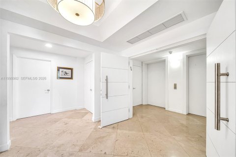 Condo in Aventura, Florida, 2 bedrooms № 2071667 - photo 9