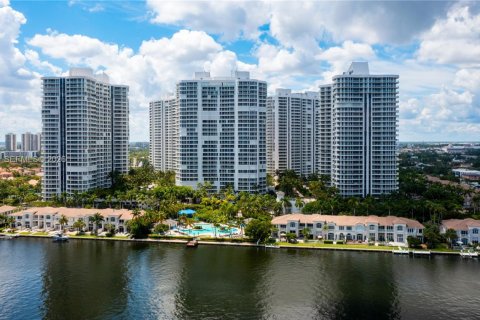 Condo in Aventura, Florida, 2 bedrooms № 2071667 - photo 30