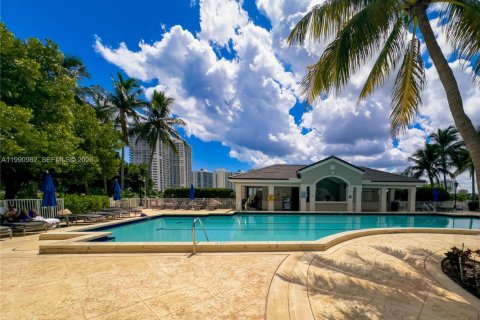 Condo in Aventura, Florida, 2 bedrooms № 2071667 - photo 28