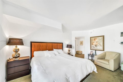 Condo in Aventura, Florida, 2 bedrooms № 2071667 - photo 13