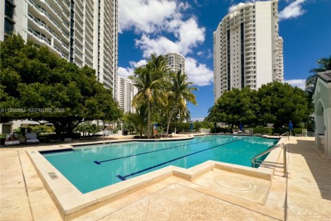 Condo in Aventura, Florida, 2 bedrooms № 2071667 - photo 27