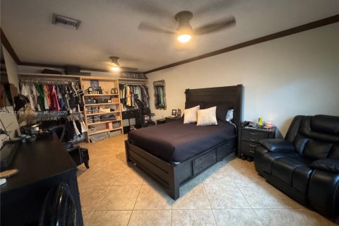 House in Cutler Bay, Florida 3 bedrooms, 129.6 sq.m. № 1841039 - photo 22