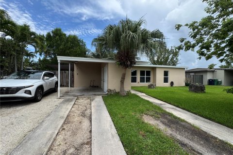 House in Cutler Bay, Florida 3 bedrooms, 129.6 sq.m. № 1841039 - photo 2