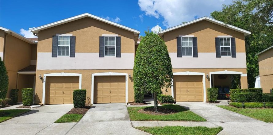 Adosado en Land O' Lakes, Florida 3 dormitorios, 142.7 m2 № 2143607