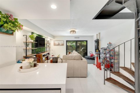 Купить таунхаус в Майами, Флорида 2 спальни, 81.38м2, № 1977317 - фото 8
