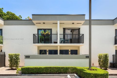 Купить таунхаус в Майами, Флорида 2 спальни, 81.38м2, № 1977317 - фото 29