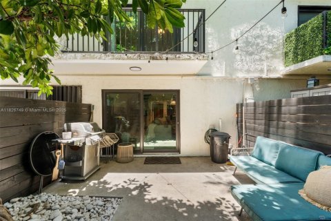 Купить таунхаус в Майами, Флорида 2 спальни, 81.38м2, № 1977317 - фото 23