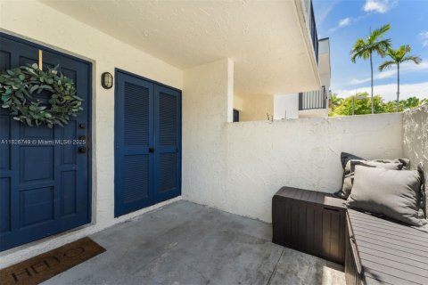 Купить таунхаус в Майами, Флорида 2 спальни, 81.38м2, № 1977317 - фото 28