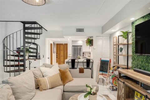 Купить таунхаус в Майами, Флорида 2 спальни, 81.38м2, № 1977317 - фото 11